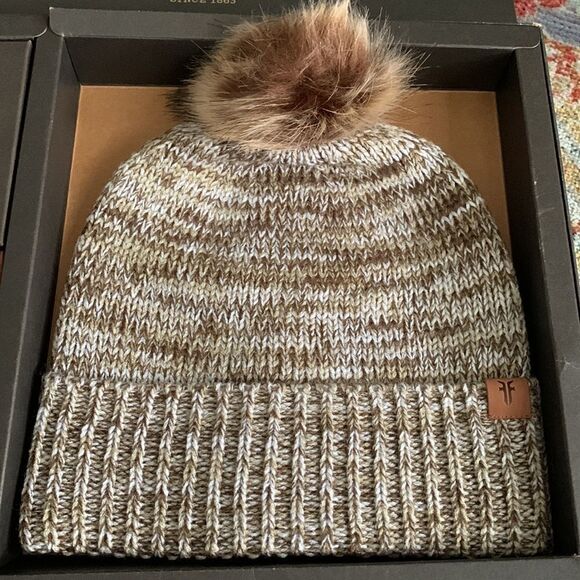 NIB Frye Pom Pom beanie and card case gift set - Picture 3 of 3